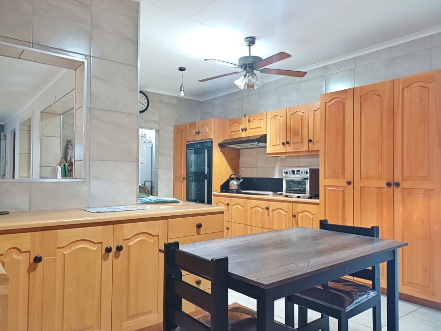 5 Bedroom Property for Sale in Fraaiuitsig Western Cape